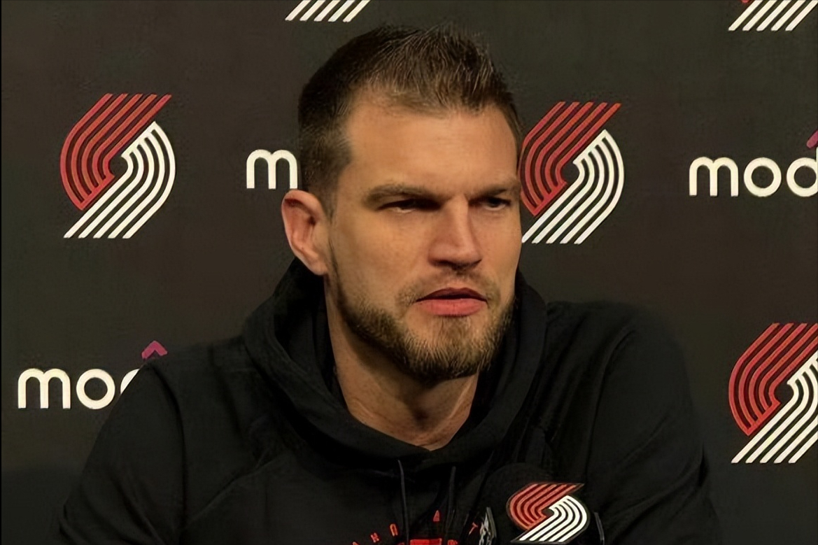 球探体育即时比分比分-炸裂！杨瀚森遭库明加隔扣！5分钟1+1惨淡收场，斯帅表情耐人寻味